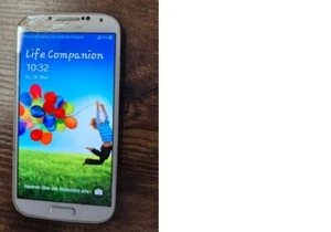Samsung Galaxy S4 GT-I9505 Displayschaden und Abdeckung fehlt - Bild 1 von 3