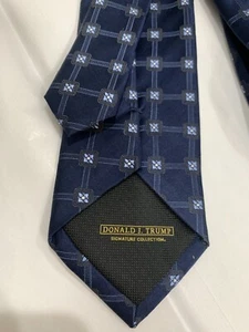 Corbata de vestir de diseñador DONALD J. TRUMP Signature. Wear A Piece Of History - Imagen 1 de 3