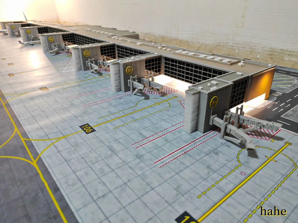 1/400 Large Airport Terminal Frankfurt Airport Germany Assemble Model 3D Printed - Image 1 of 4