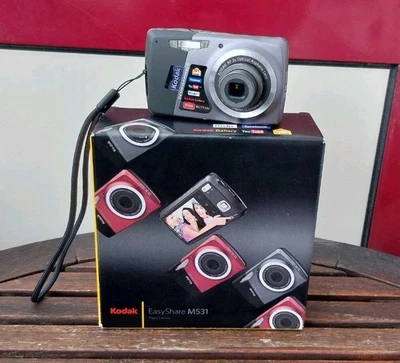 Kodak EASYSHARE M531 14,0 MP Digitalkamera GETESTET Kamera Silber Grau - Bild 1 von 4