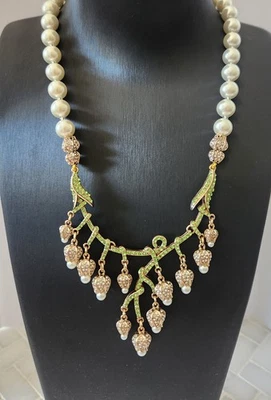 Collar colgante brotes de flores blancas inspirado en Heidi Daus Foto 1 de 4