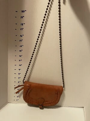 Bolsa camiseta e jeans conhaque fivela tiracolo couro sintético - Imagem 1 de 4