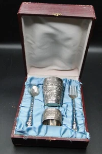 Coffret timbale Rond Fourchette Cuillère Argent 800 Vietnam initiales R D - Picture 1 of 12