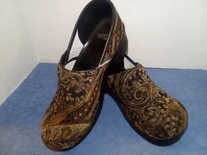 Dansko 40 Women's Paisley Tapestry Velvet Clogs Comfortable Nurse Doctor Chef - Picture 1 of 9