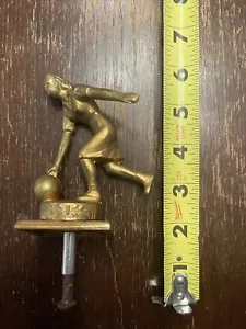 BOWLER METAL TROPHY TOPPER SPORT AWARD CHAMPIONS METÀ SECOLO DONNA VINTAGE - Foto 1 di 5