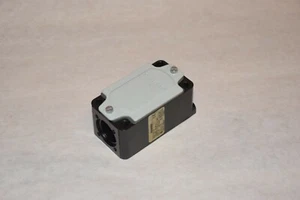 NEW SIEMENS 3SE3 120-1R 500V AC-12 10A AC-15 6A 230V LIMIT SWITCH - Picture 1 of 4