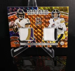 #'ED/10 RELIC 💥 LAMAR JACKSON KENNY PICKETT SSP 2023 Panini Spectra Rivals - Picture 1 of 2