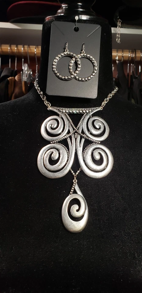 Colar Gargantilha e Brinco Chico's Silvertone Scroll 10,5" - Imagem 1 de 4