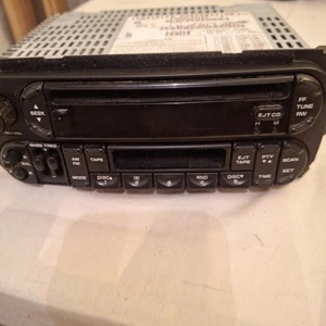 Radio Dodge Jeep Chrysler Raz 2002-2007 reproductor de CD y cinta de casete AM FM OEM - Imagen 1 de 3