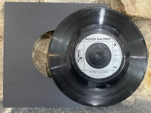 Roger Daltrey – Giving It All Away – 7" Vinyl Single 1973 Track Records 2094-110 - Imagen 1 de 4