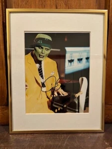 STUNNING 11" X 14" FRAMED 8" X 10" COLOR SIGNED PHOTO BY JIM CARREY "THE MASK" - Picture 1 of 3