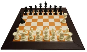 TOURNAMENT STYLE WEIGHTED CHESSMEN WITH 2 EXTRA QUEENS & LEATHERETTE BOARD - Picture 1 of 7