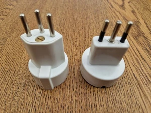 2 Reiseadapter Stecker für Schweiz und Südafrika?, neuwertig - Bild 1 von 3