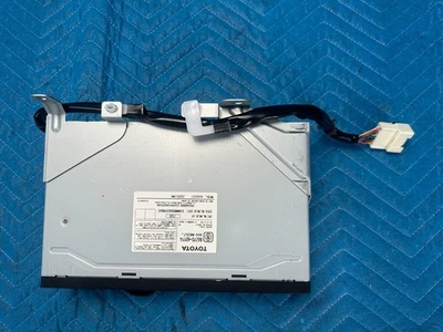 Toyota Land Cruiser LX470 CD Disc Player Changer 86270-60114 2006 2007 OEM - Bild 1 von 4