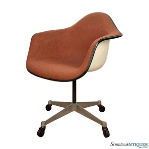 Mid-Century Herman Miller Eames Upholstered Shell Desk Swivel Chair - Picture 1 of 11
