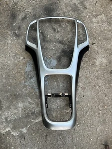 Opel Astra J rivestimento copertura console centrale cruscotto argento/nero - Foto 1 di 9