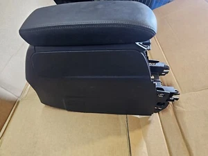 2021 Peugeot 2008 MK2 Armlehne  - Bild 1 von 7