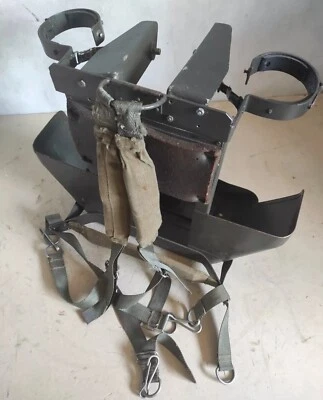 Soviet Army -    THIS IS A CARRIER FOR THE EM-61 RANGEFINDER. - Image 1 of 4