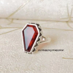 Anello a forma di bara granato fatto a mano anello in argento sterling 925 - Foto 1 di 4