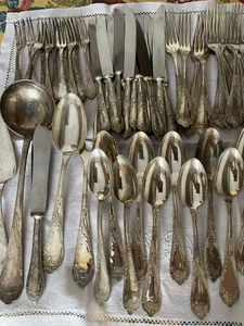 Antico servizio di 51 posate placcate argento 800 - Foto 1 di 8