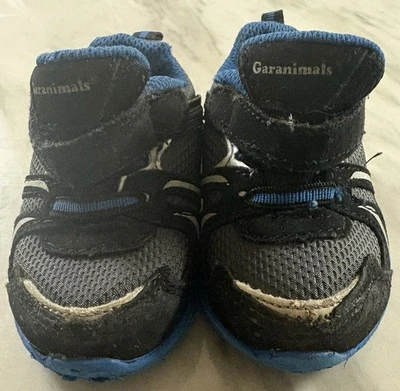 Zapatillas deportivas con correa para niños pequeños Garanimals en negro y azul talla 2 Foto 1 de 4