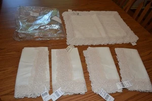 Henri Bendel NWT Elegant Lace Linen Vtg Ivory Quilted 4 pcs Placemats/Napkin Set - Picture 1 of 15