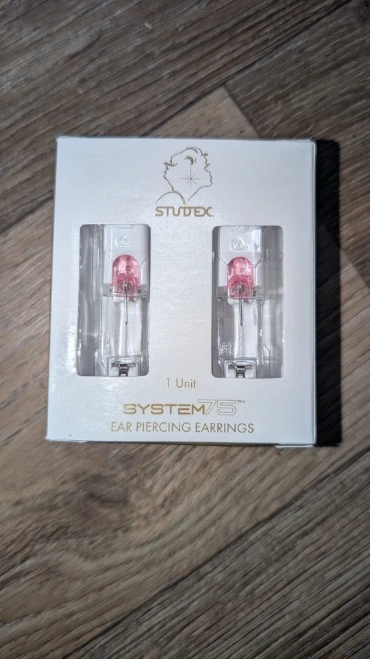 Sistema de perforación de oreja Studex de perlas genuinas para bebé de oro blanco de 14kt Foto 1 de 3