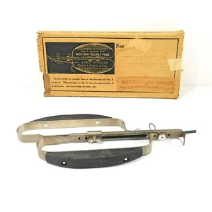 Vintage Parisian Hooked Rug Schuttle Shuttle Needle Molter Reinhard Co with Box - Picture 1 of 4
