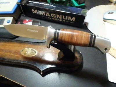  9" BOKER MAGUM 440 S.S HOJA PUNTO CAÍDA MANGO CUERO APILADO 4 ESPACIADORES MARRONES Foto 1 de 4