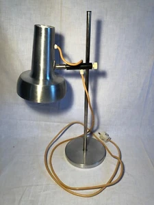 Vecchia lampada da tavolo Space Age lampada da scrivania anni 60/70 alluminio spazzolato - Foto 1 di 7
