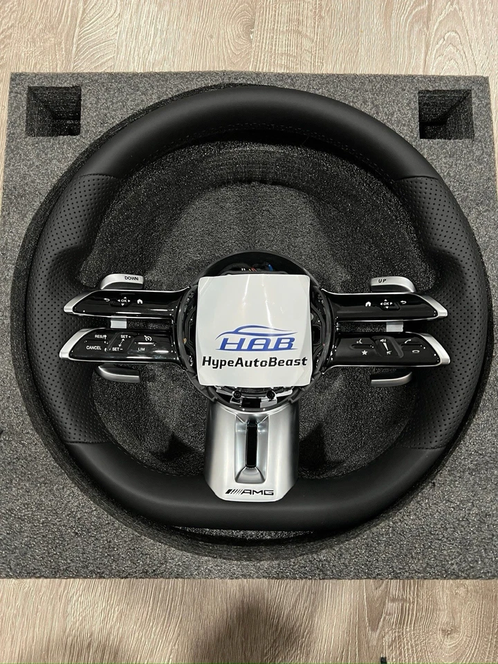 Volante de cuero AMG para Mercedes-Benz GLA GLC GLE GLS E63 G63 C300 2008+ Foto 1 de 4