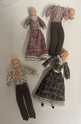 Casa de muñecas miniatura - Muñecas Caco alemanas vintage - Familia de 4 - **Necesita reparaciones Foto 1 de 4