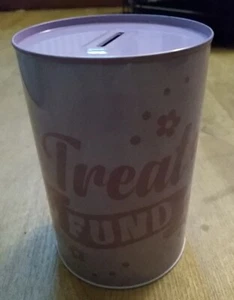 'TREAT FUND' Novelty Savings Tin Money box 15x10 cm New fun funky gift - Bild 1 von 4
