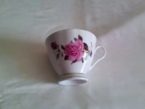 Tazas de té rosas rosadas con borde dorado - Imagen 1 de 3