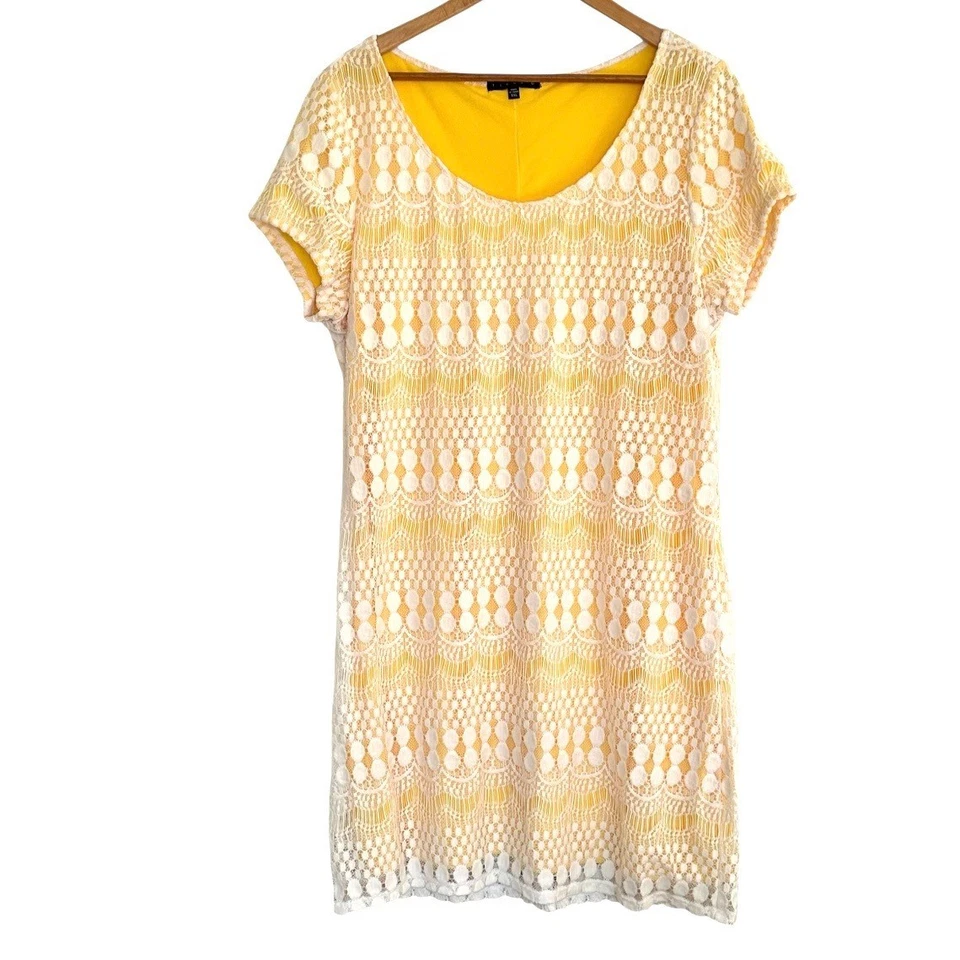 Tiana B. Vestido Plus para mujer XXL amarillo blanco encaje superpuesto manga corta Foto 1 de 4