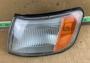 1992-1996 Eagle Summit Wagon Front Left Side Corner/Park Turn Signal Light - Picture 1 of 6