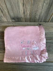 Manta rosa de felpa satinada Baby Essentials Thank Heaven for Little Girls 30x40 - Imagen 1 de 5