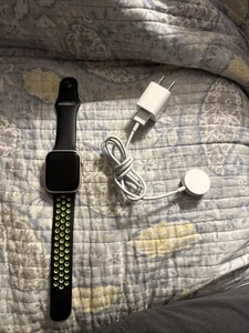 Apple Watch series 7 45mm GPS - Picture 1 of 5