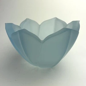 Tazón de caramelo vintage Lenox bebé azul esmerilado vidrio con flores de loto - Imagen 1 de 5