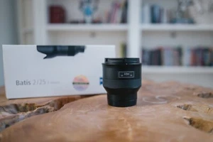 Zeiss Batis 25mm f2 T* Distagon Lens Sony E Mount (Excellent Condition) - Picture 1 of 6