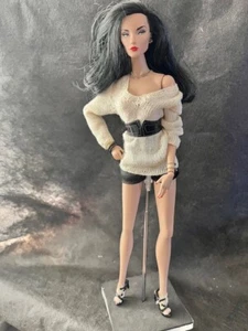 Integrity Dolls: Dressed Doll (2010) mit Ständer und Zubehör - Bild 1 von 11