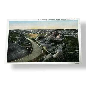 Tarjeta postal US Highway 10 Through Badlands North Dakota c1947 tarjeta de lino C493 - Imagen 1 de 2