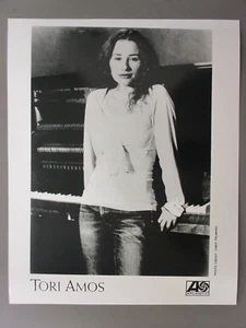 Tori Amos black & white 8 X 10 glossy promo photo Vertical on piano ! - Picture 1 of 1