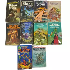 10 Vintage SF Fantasy Taschenbücher Lot Evangeline Walton Anne McCaffrey Dickson - Bild 1 von 7