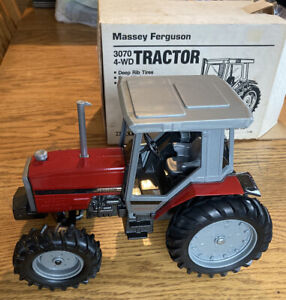 NOS ERTL Massey Ferguson 3070 4-WD Tractor W/Cab 1/16 Scale Die-Cast Metal #1128