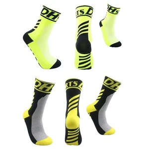 2 Pairs Pro Road Cycling Socks Bicycle Riding Bike Sport Ankle Socks Green Black - Picture 1 of 7