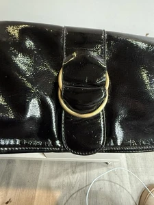 Melie Bianco Clutch vegan schwarz Lackleder groß Tasche Handtasche Messingschnalle - Bild 1 von 10