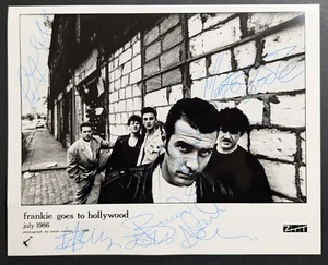 Frankie Goes To Hollywood vollständig signiertes 1986 s/w Promo Foto - Holly, Brian +3 - Bild 1 von 9