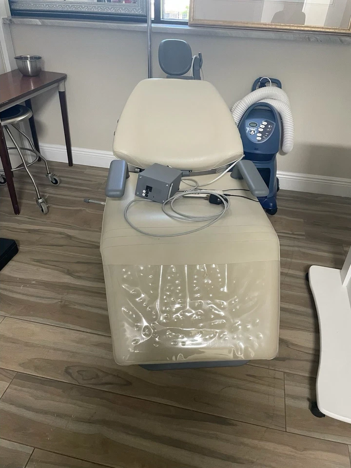 Silla de tratamiento eléctrica Foto 1 de 2