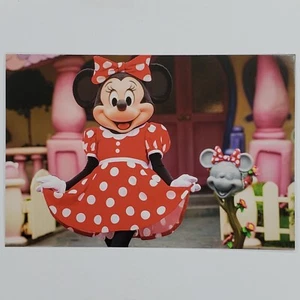 Disneyland Postkarte Mickey's Toontown Minnie Mouse Haus Figuren - Bild 1 von 2
